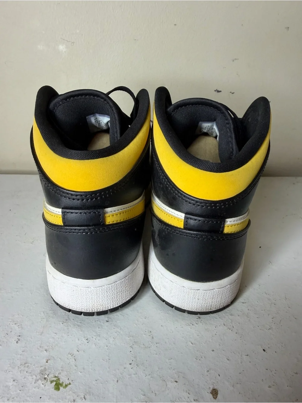 Air Jordan 1 MID